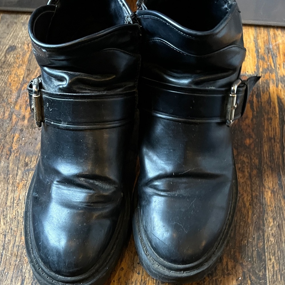 Zara Quilted Black Leather Buckle Boots size 38 - Picture 3 of 5